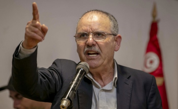 نور الدين الطبوبي يتراجع عن الاستقالة