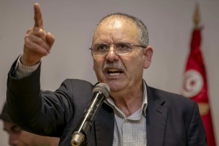 نور الدين الطبوبي يتراجع عن الاستقالة