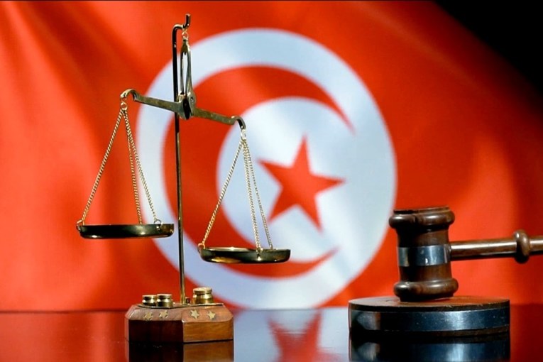 أصدر تعليمات وعاقب عمّالا..3 سنوات سجنا لشخص انتحل صفة مسؤول حكومي