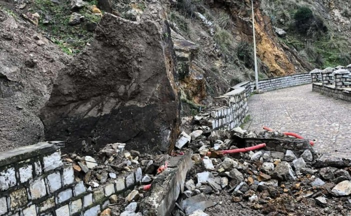 انزلاق أرضي بساحل الإبر في طبرقة