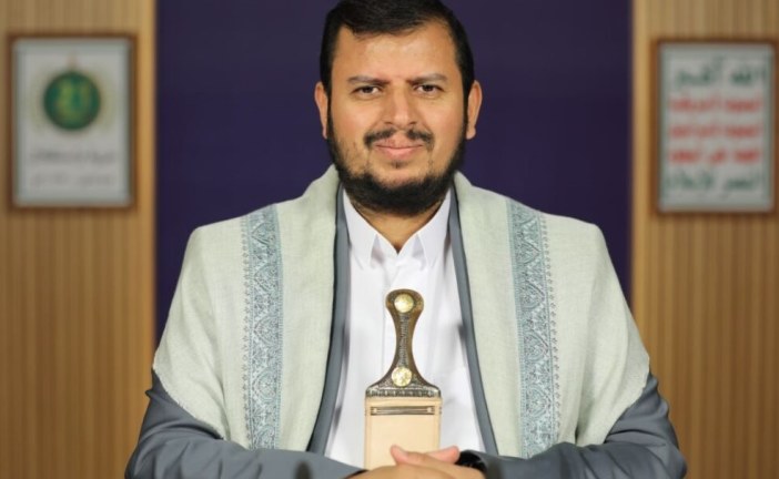 الحوثي يعلن الجهوزية الكاملة في اليمن ومساندته لإيران