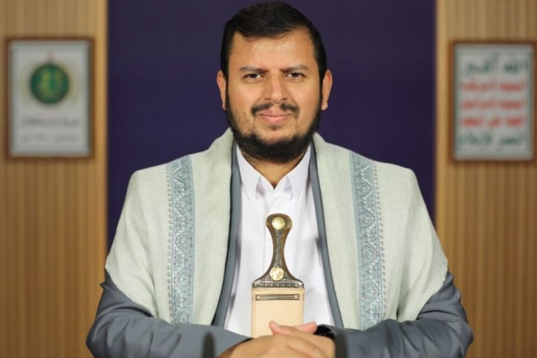 الحوثي يعلن الجهوزية الكاملة في اليمن ومساندته لإيران