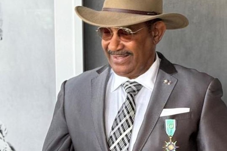 رجل الأعمال التونسي العياشي العجرودي ضيف الاتحاد الافريقي في منتدى افريقيا