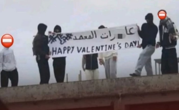 منوبة: عقوبات بالطرد لـ13 تلميذا من أجل رفع لافتة منافية للأخلاق