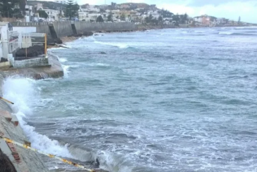 بنزرت: انتشال سيارة سقطت في شاطئ المغاوير