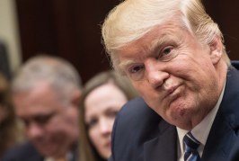 ارتفاع أسعار الوقود في أمريكا يدفع شعبية دونالد ترامب لأدنى مستوى