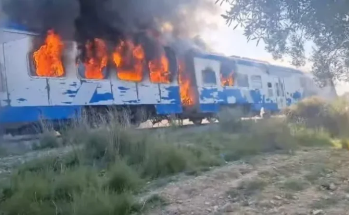 إيقاف 8 مشتبه بهم في حرق عربة قطار بالقلعة الصغرى