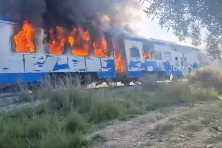 إيقاف 8 مشتبه بهم في حرق عربة قطار بالقلعة الصغرى