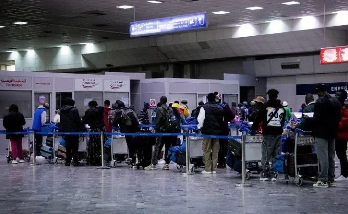 المنظمة الدولية للهجرة بتونس: عودة طوعية لـ97 مواطنا غينيا إلى بلدهم