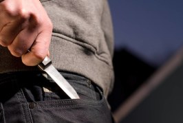 ﺳﻮﺳﺔ : ﻗﺎﺻﺮ ﻳﻄﻌﻦ ﺛﻼﺛﺔ ﺃﻓﺮﺍﺩ ﻣﻦ ﻋﺎﺋﻠﺘﻪ