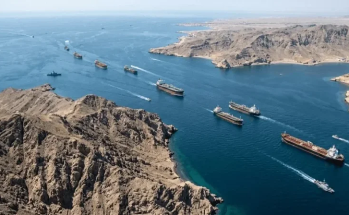 إيران تعلن فتح مضيق هرمز بالكامل