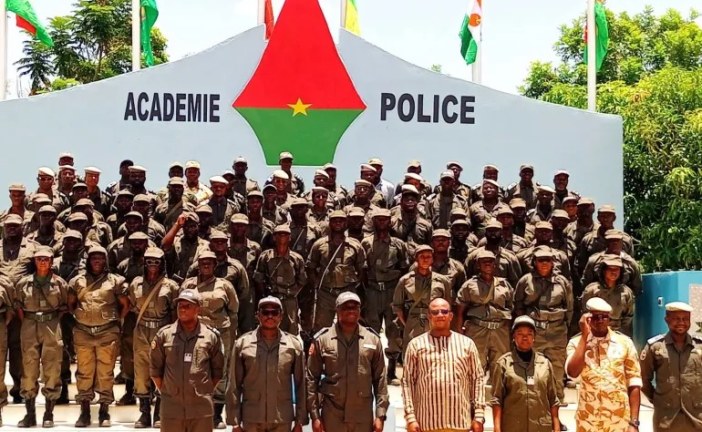 سلطات بوركينا فاسو تفرض التدريب العسكري على 44 صحفيا