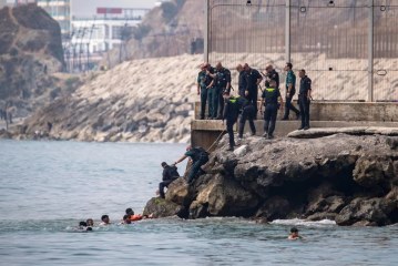 حاكم سبتة: مقتل أكثر من 100 شخص أثناء اقتحام الحدود