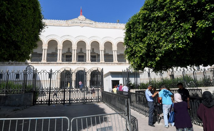 بطاقات إيداع بالسجن لعناصر شبكة تهريب أموال عبر المناطق الحدودية