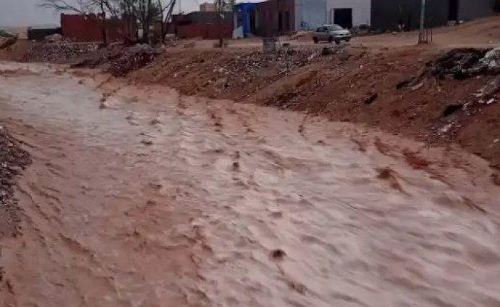 القصرين: استئناف البحث عن عنصر درك جزائري مفقود جرفته مياه الأودية من الأراضي الجزائرية