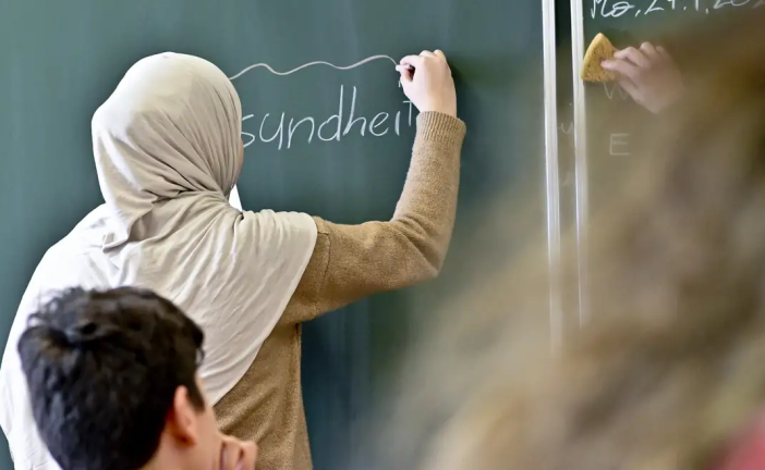 النمسا تبدأ تطبيق حظر الحجاب بالمدارس
